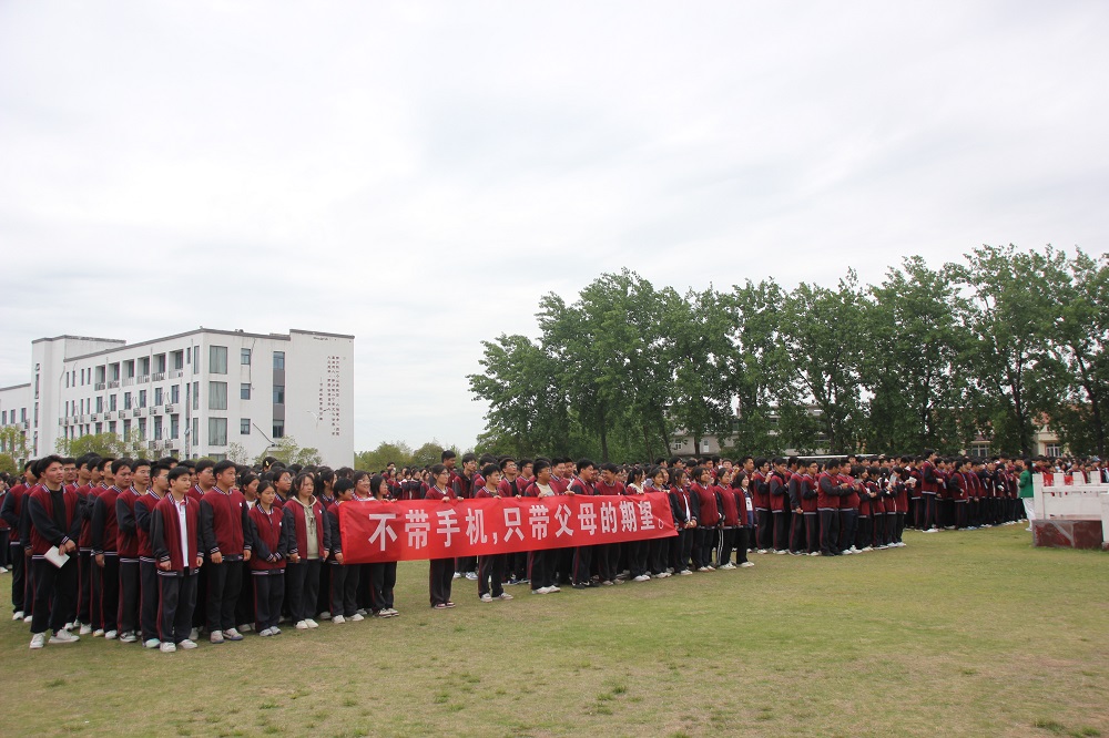 参加活动学生.jpg